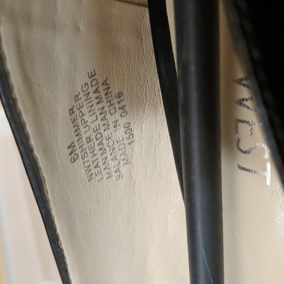 Classic Black Heels - Picture 6 of 8